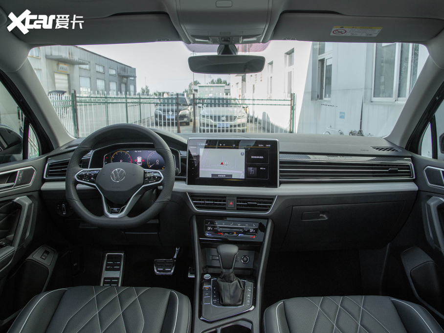 2022;^L 330TSI ԄӃR-LineԽ