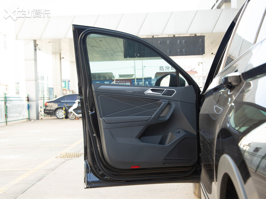 2022;^L 330TSI ԄӃR-LineԽ