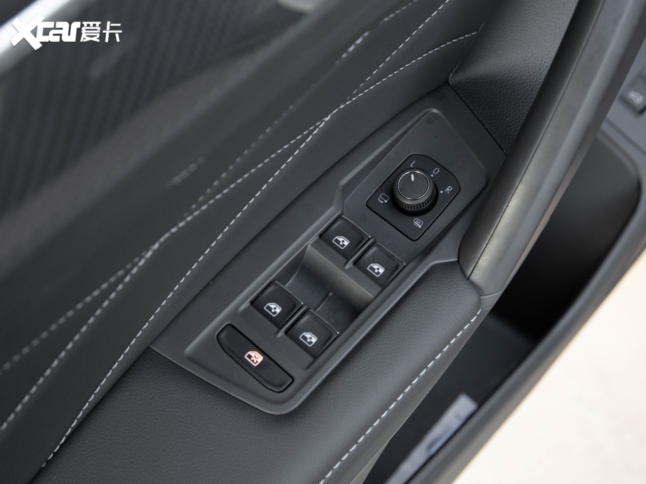 2022;^L 330TSI ԄӃR-LineԽ