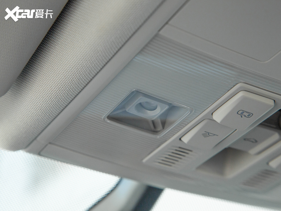 2022;^L 330TSI ԄӃR-LineԽ