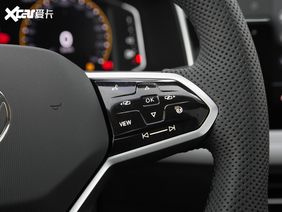 2022;^L 330TSI ԄӃR-LineԽ