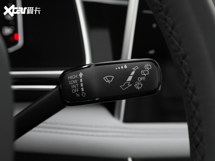 2022;^L 330TSI ԄӃR-LineԽ