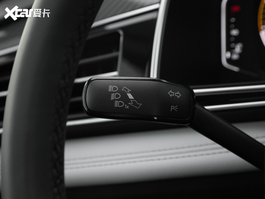 2022;^L 330TSI ԄӃR-LineԽ