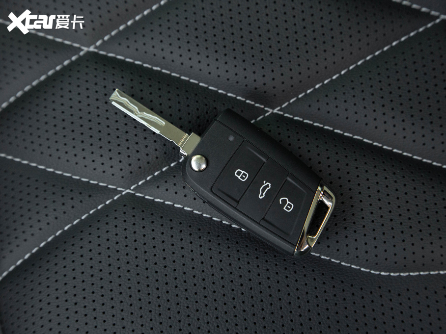 2022;^L 330TSI ԄӃR-LineԽ