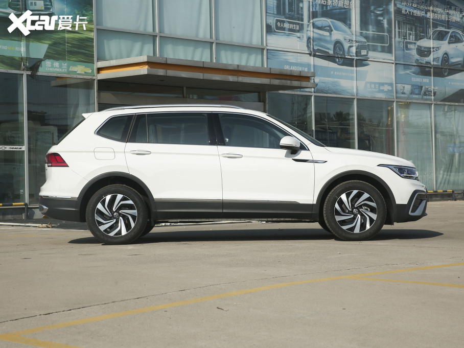 2022;^L 330TSI ԄӃ