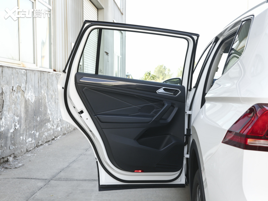 2022;^L 330TSI ԄӃ