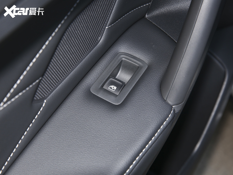 2022;^L 330TSI ԄӃ