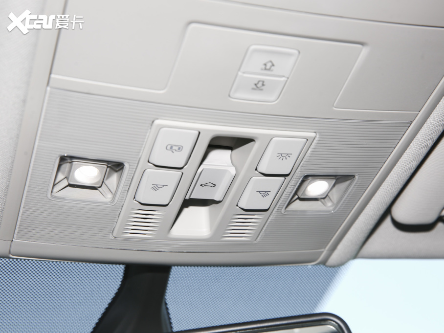 2022;^L 330TSI ԄӃ