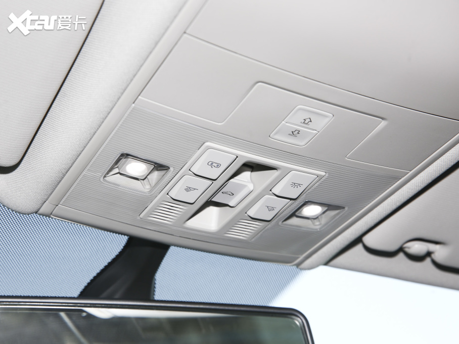 2022;^L 330TSI ԄӃ