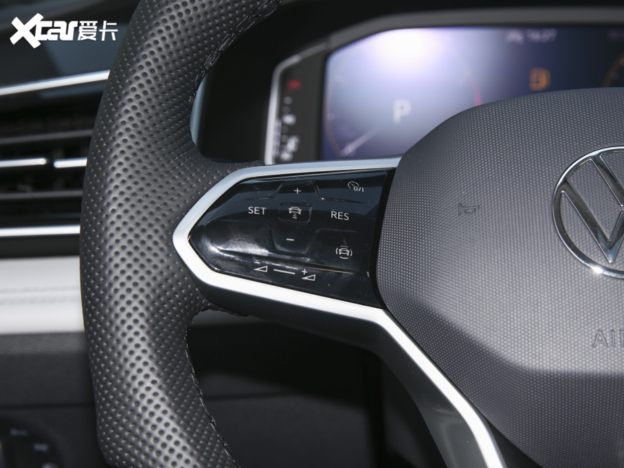 2022;^L 330TSI ԄӃ