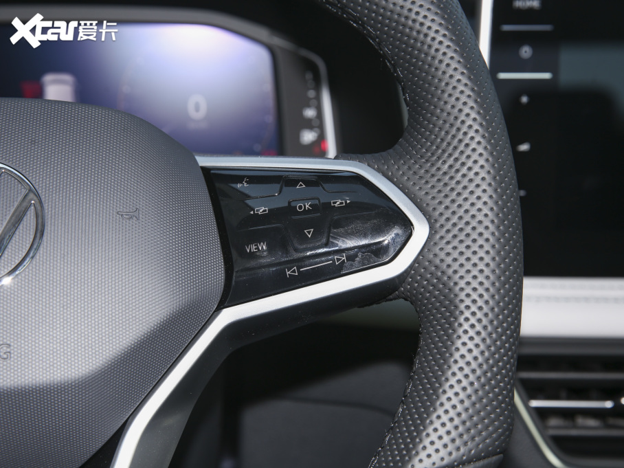 2022;^L 330TSI ԄӃ