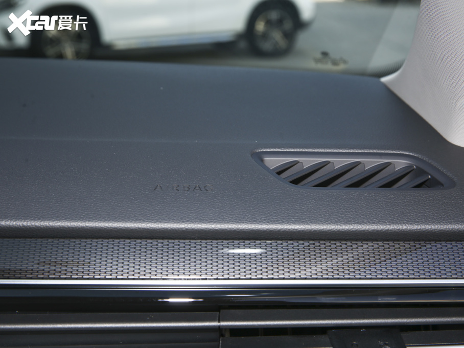 2022;^L 330TSI ԄӃ