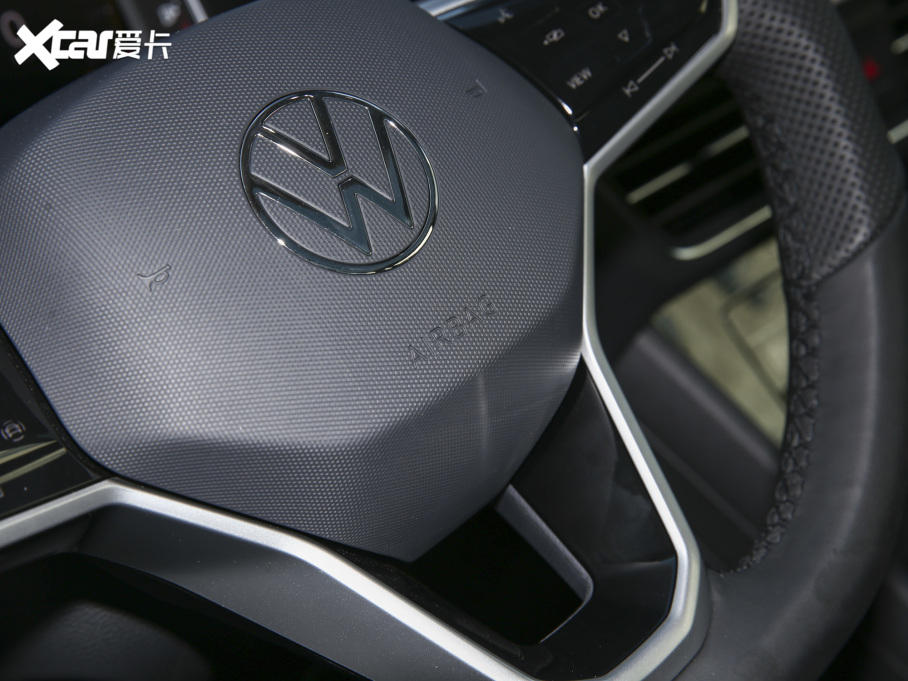 2022;^L 330TSI ԄӃ