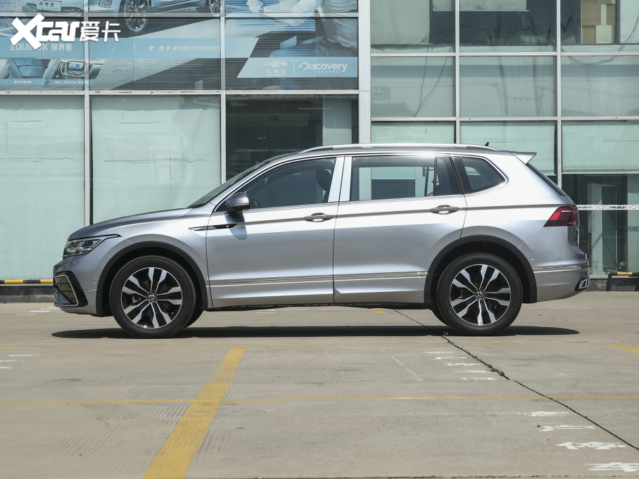 2022;^L 330TSI ԄӃR-LineŞ