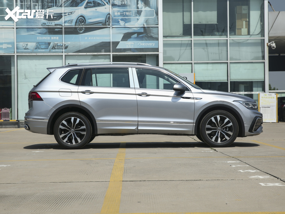 2022;^L 330TSI ԄӃR-LineŞ