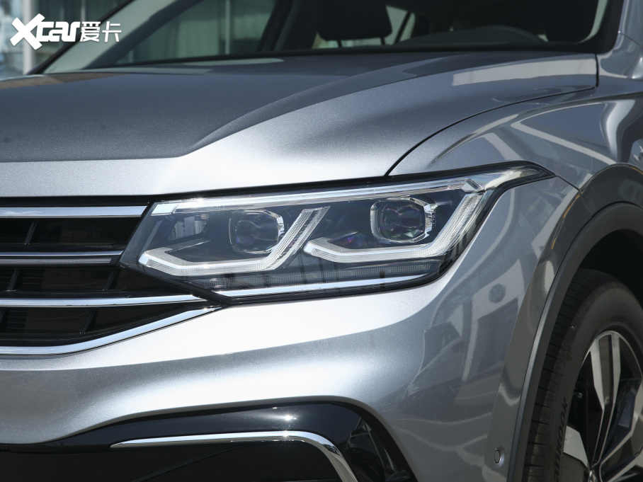 2022;^L 330TSI ԄӃR-LineŞ