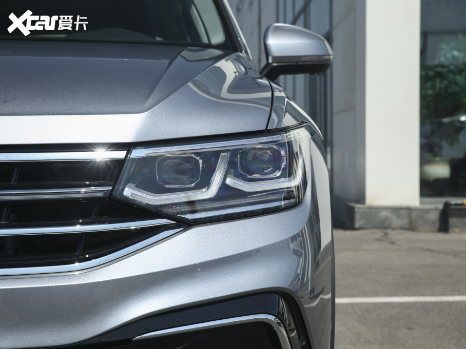 2022;^L 330TSI ԄӃR-LineŞ