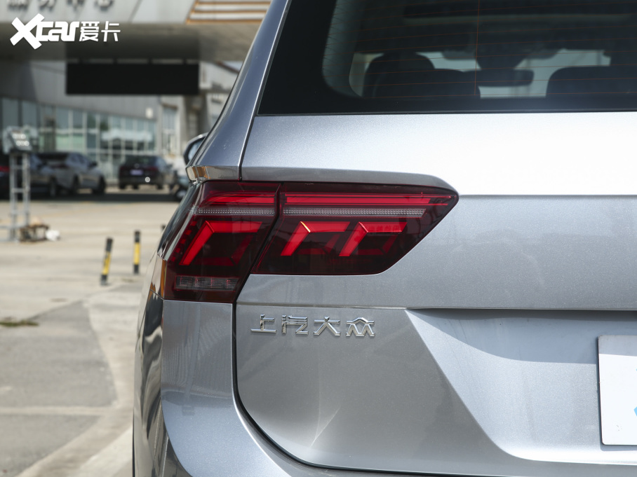 2022;^L 330TSI ԄӃR-LineŞ