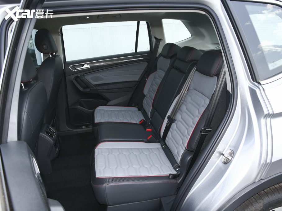 2022;^L 330TSI ԄӃR-LineŞ