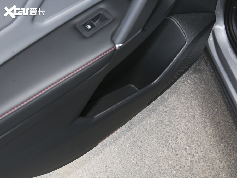 2022;^L 330TSI ԄӃR-LineŞ