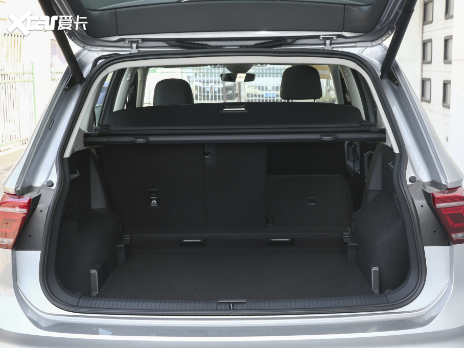 2022;^L 330TSI ԄӃR-LineŞ