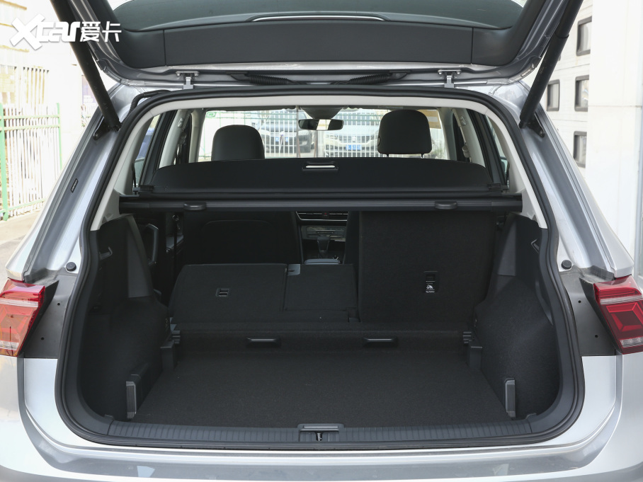 2022;^L 330TSI ԄӃR-LineŞ