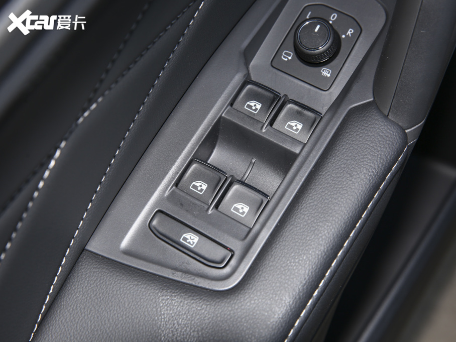 2022;^L 330TSI ԄӃR-LineŞ