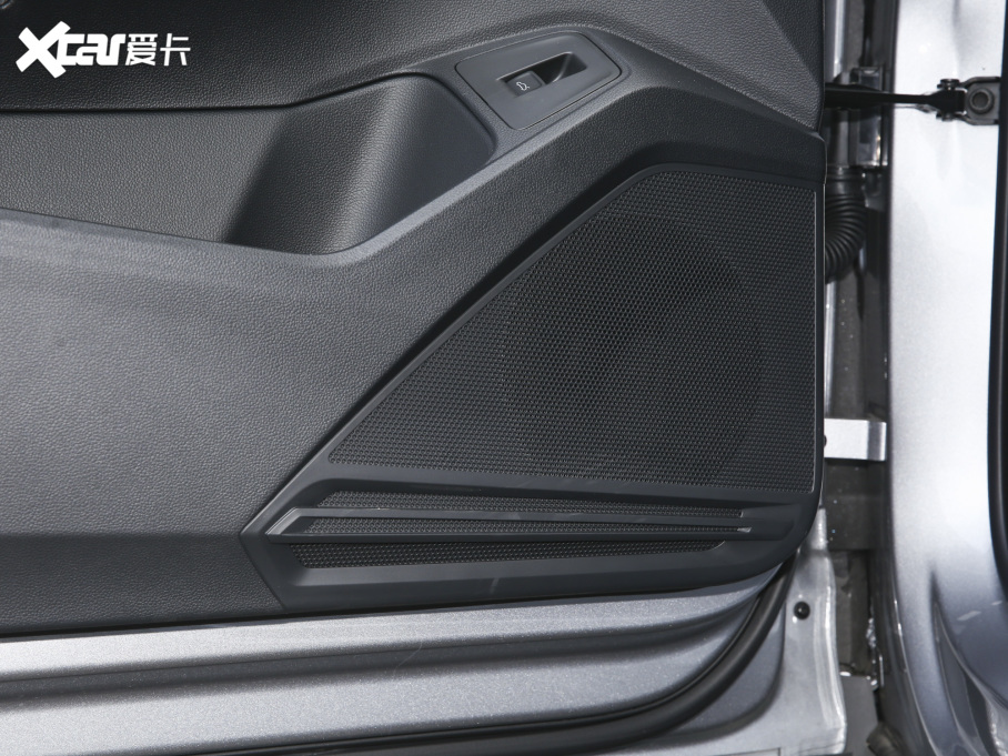 2022;^L 330TSI ԄӃR-LineŞ