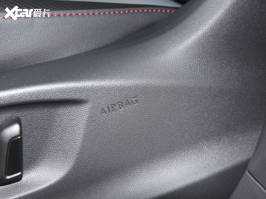 2022;^L 330TSI ԄӃR-LineŞ