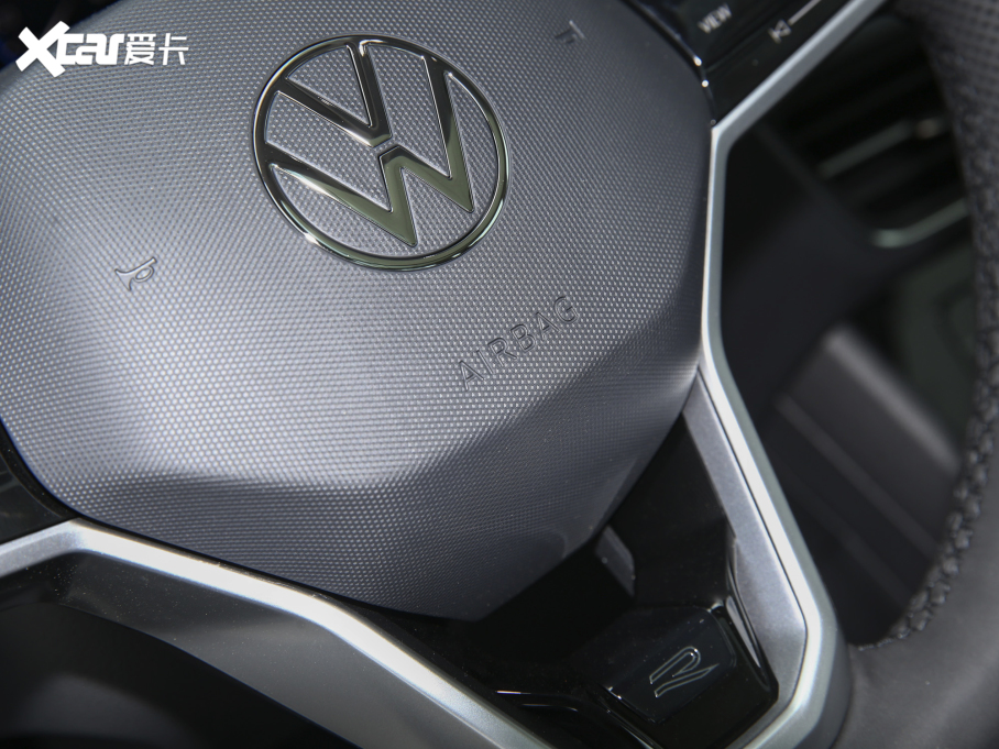 2022;^L 330TSI ԄӃR-LineŞ