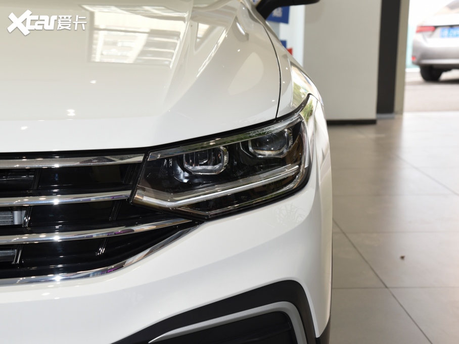 2022;^L 330TSI ԄӃ