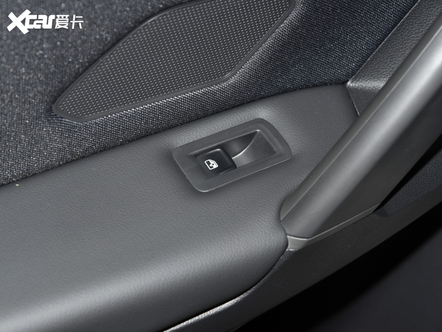 2022;^L 330TSI ԄӃ