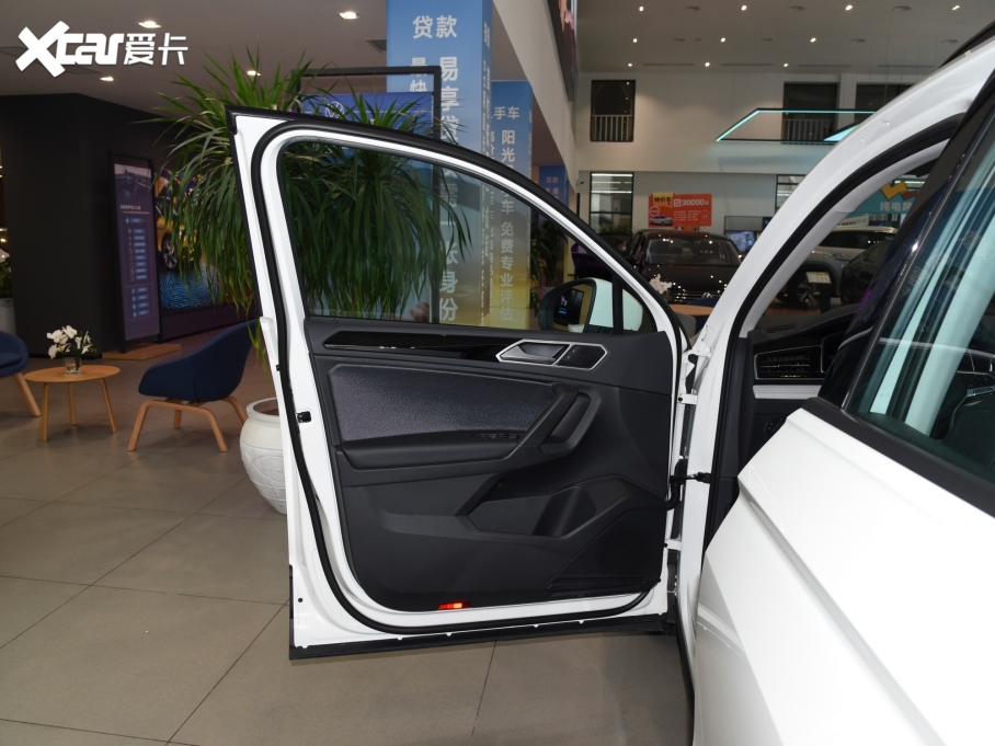 2022;^L 330TSI ԄӃ