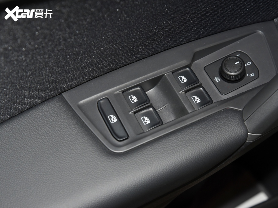 2022;^L 330TSI ԄӃ