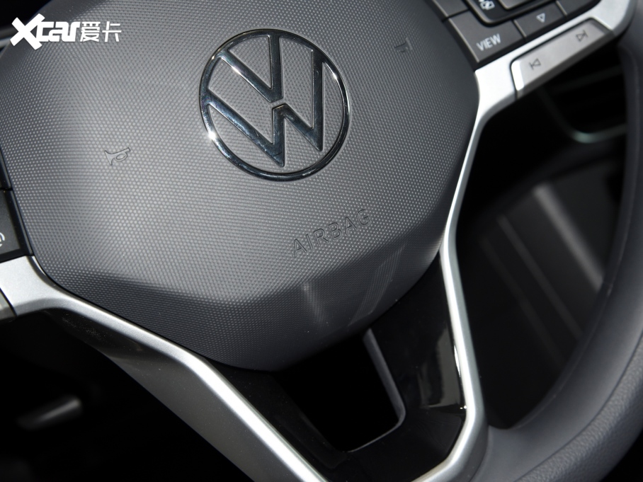 2022;^L 330TSI ԄӃ