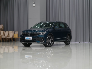 2022款380TSI 自动四驱R-Line旗舰版7座 左前45度