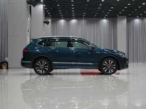 2022款380TSI 自动四驱R-Line旗舰版7座 整体外观