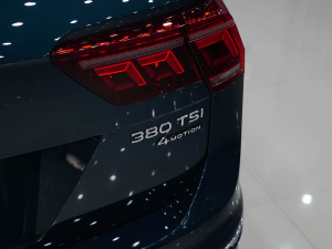 2022380TSI ԄR-LineŞ7 ^