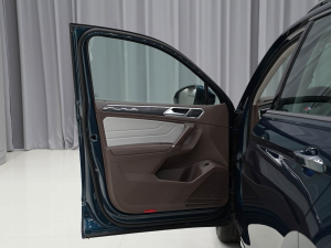 2022款380TSI 自动四驱R-Line旗舰版7座 驾驶位车门
