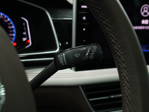 2022380TSI ԄR-LineŞ7 п؅^