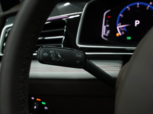 2022380TSI ԄR-LineŞ7 п؅^