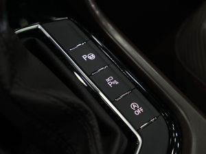 2022380TSI ԄR-LineŞ7 п؅^