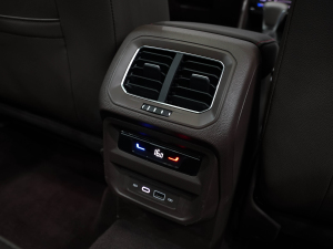 2022380TSI ԄR-LineŞ7 п؅^