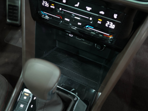 2022380TSI ԄR-LineŞ7 п؅^