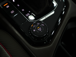 2022380TSI ԄR-LineŞ7 п؅^