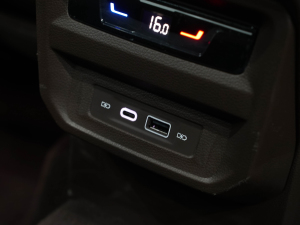 2022380TSI ԄR-LineŞ7 п؅^