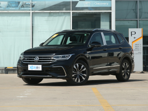 2022款330TSI 自动两驱R-Line越享版 左前45度