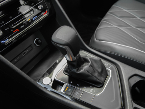 2022款330TSI 自动两驱R-Line越享版 换挡杆