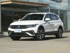 2022款330TSI 自动两驱智享版 左前45度