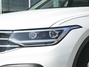 2022款330TSI 自动两驱智享版 大灯